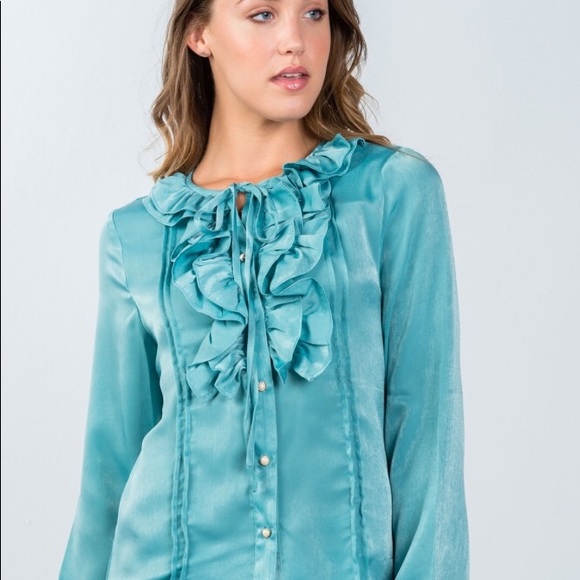 Beautiful ruffle detail blouse - Picture 1 of 5